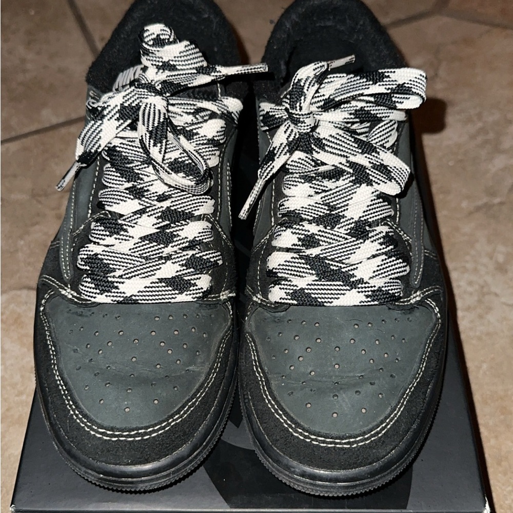 Travis Scott phantoms 7 in men = 7y